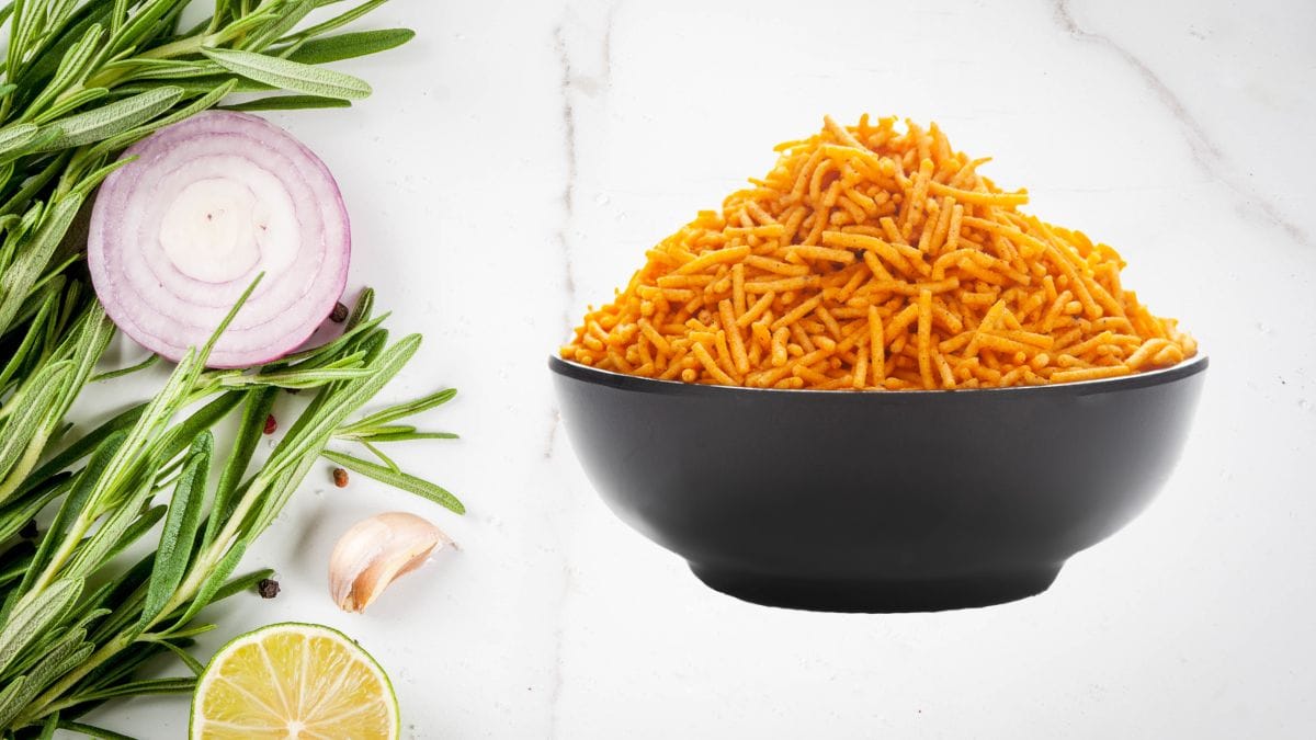 What is the popular Rajasthani namkeen 'Bhujia,' and where can I buy it in Rajasthan?