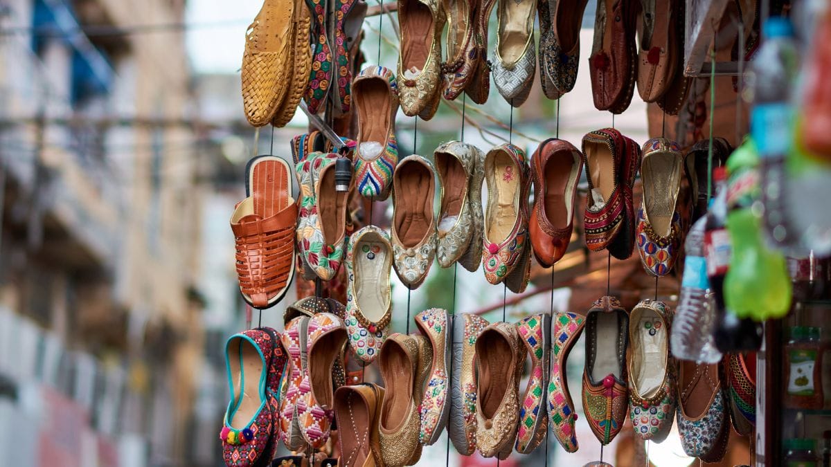 What to shop while visiting Rajasthan?