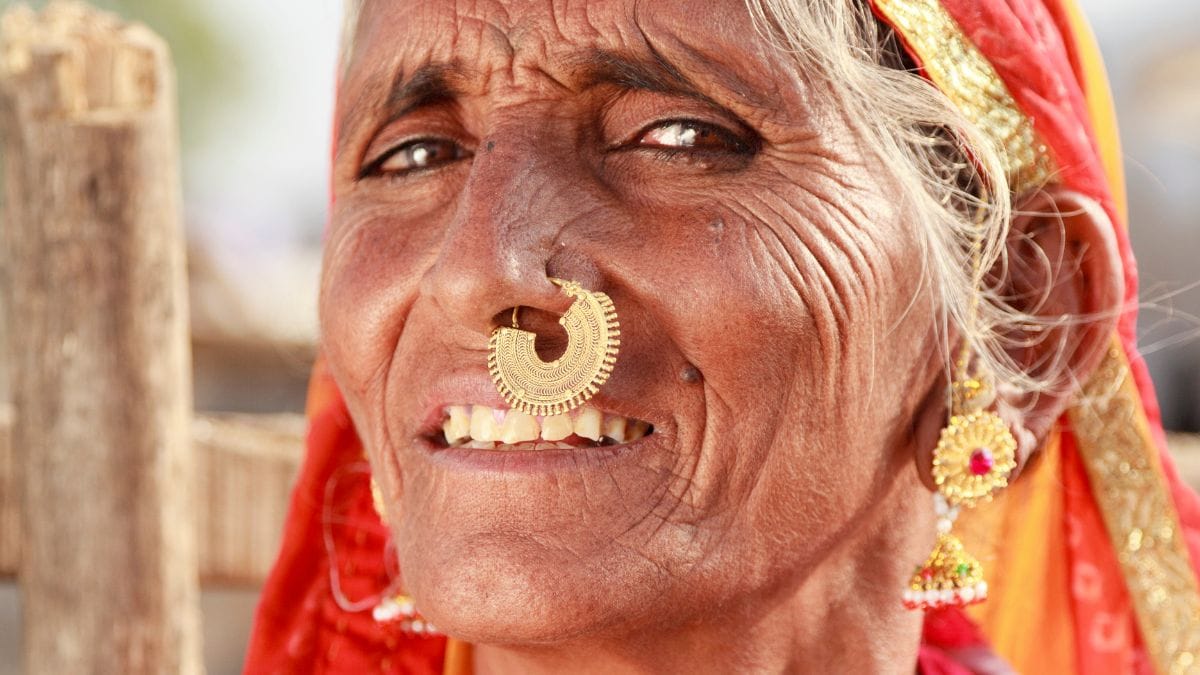 Why do Rajasthani women adorn the significant 'Nathani' nose pin?