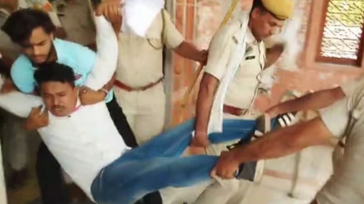 Police lathi-charge students protesting in Rajasthan University, student leader arrested