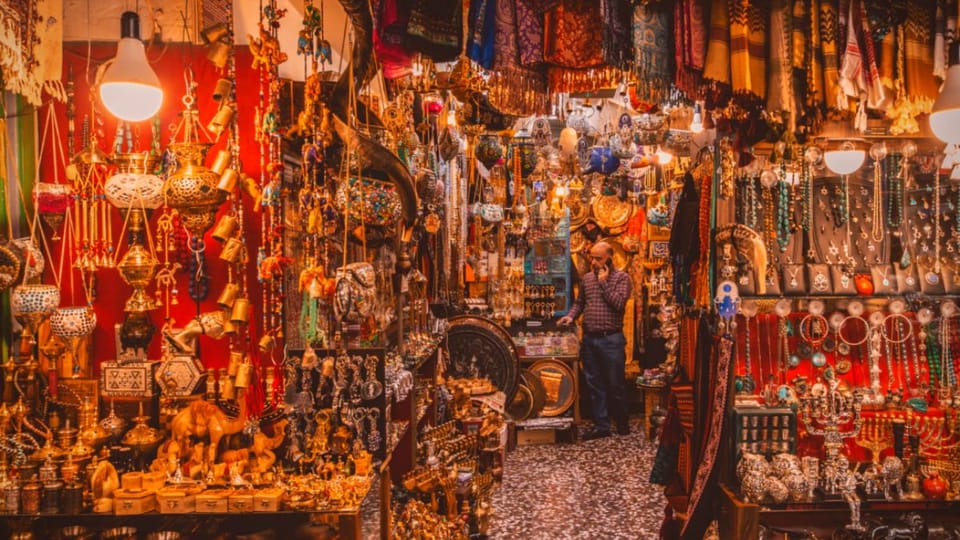Must-visit shopping destinations in Jodhpur: A traveler's guide to local bazaars