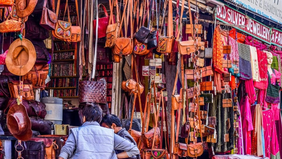Top 5 shopping places in Udaipur